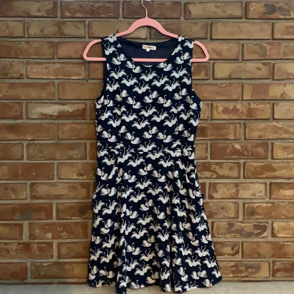 Cute swan dress with pockets